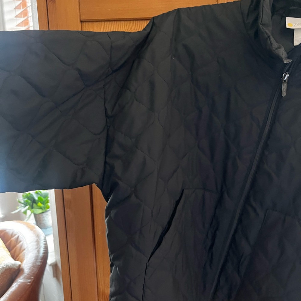Light weight quilted jacket. - Picture 3 of 3